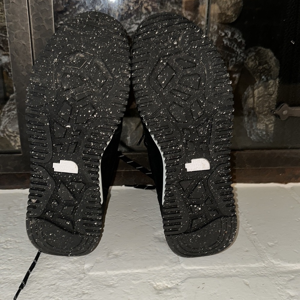 Size 9 north face snow boots cold weather - Picture 3 of 4